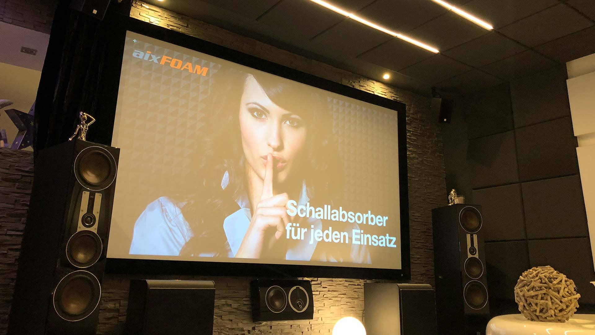 Toepassingsfoto's van de aixFOAM geluidsabsorbers in de thuisbioscoop, hifi-studio & muziekkamer